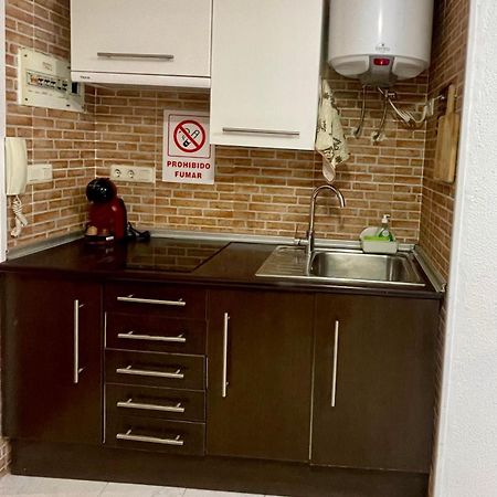 Studio Flat 150M Away From Beach 또레비에하 외부 사진