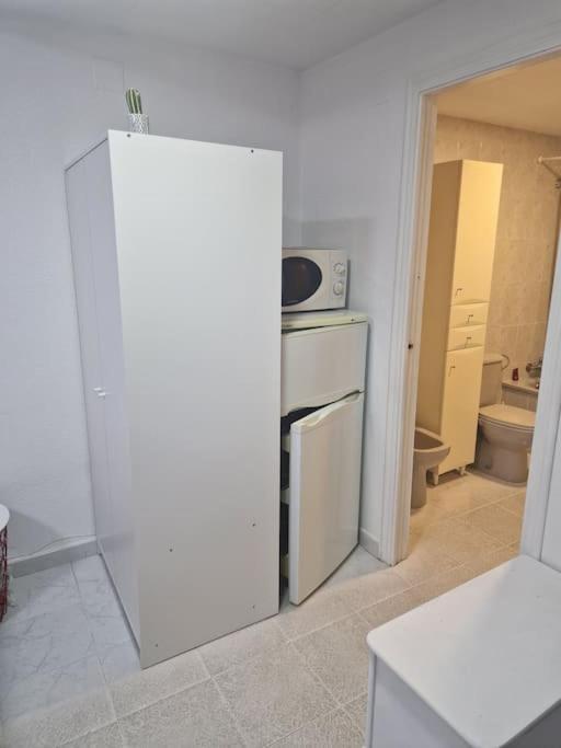 Studio Flat 150M Away From Beach 또레비에하 외부 사진