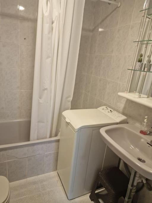 Studio Flat 150M Away From Beach 또레비에하 외부 사진