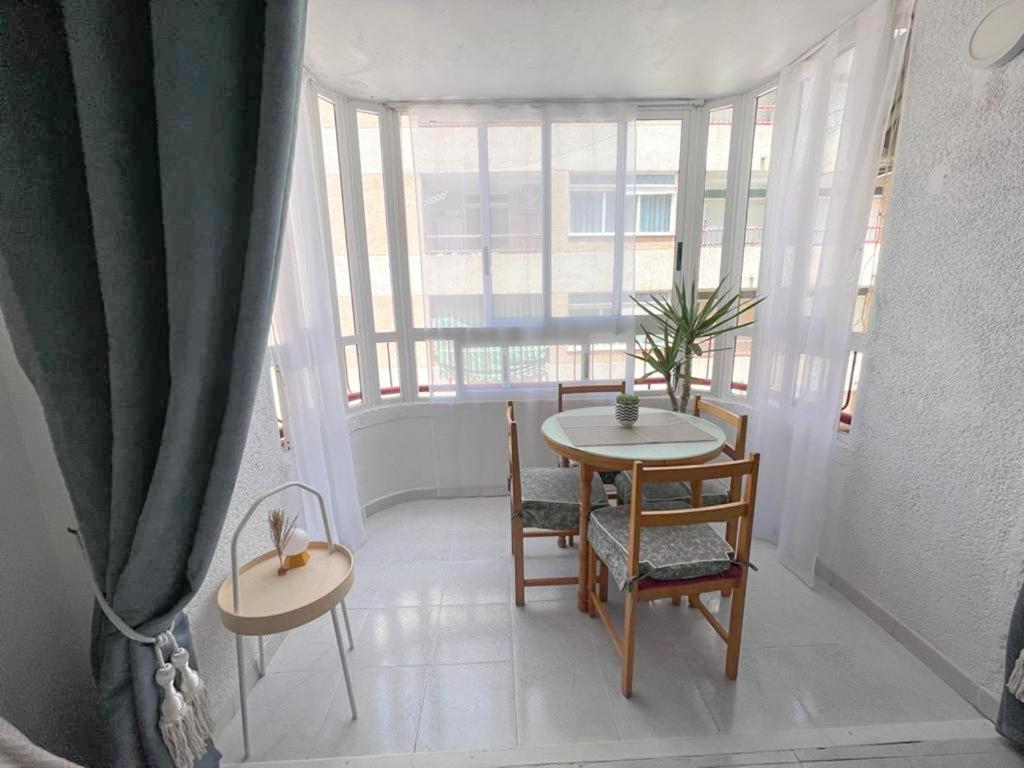 Studio Flat 150M Away From Beach 또레비에하 외부 사진