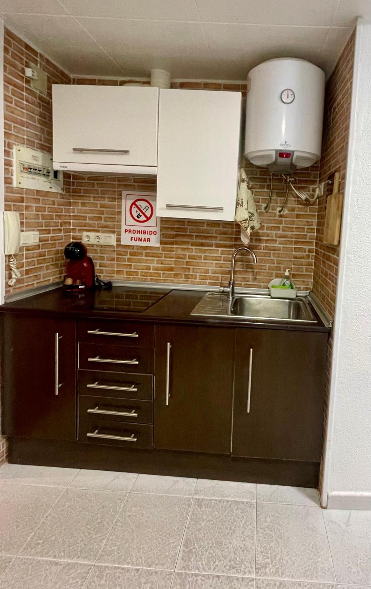 Studio Flat 150M Away From Beach 또레비에하 외부 사진